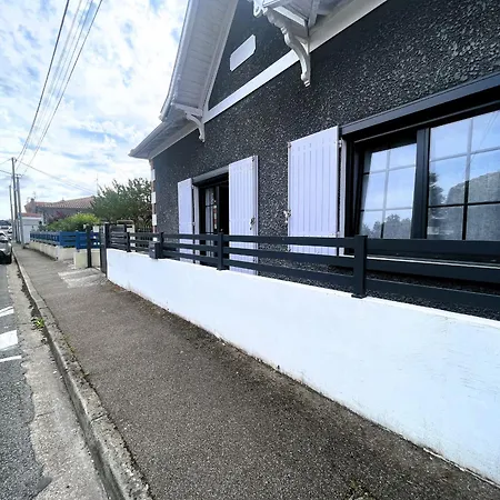 Holiday home Maison De Charme Renovee Pres Du Port Ostreicole, Ideale Pour A Pied Ou A Velo - Fr-1-420-147